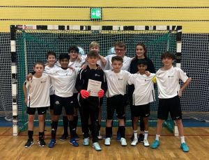 Fußball-Team behält im 6m-Schießen die Nerven